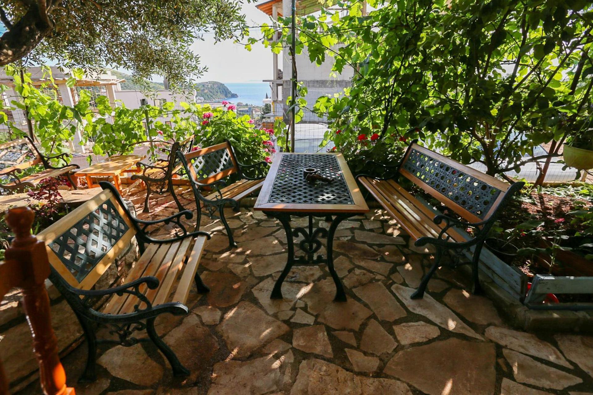 Holiwood Motel Himare Ngoại thất bức ảnh