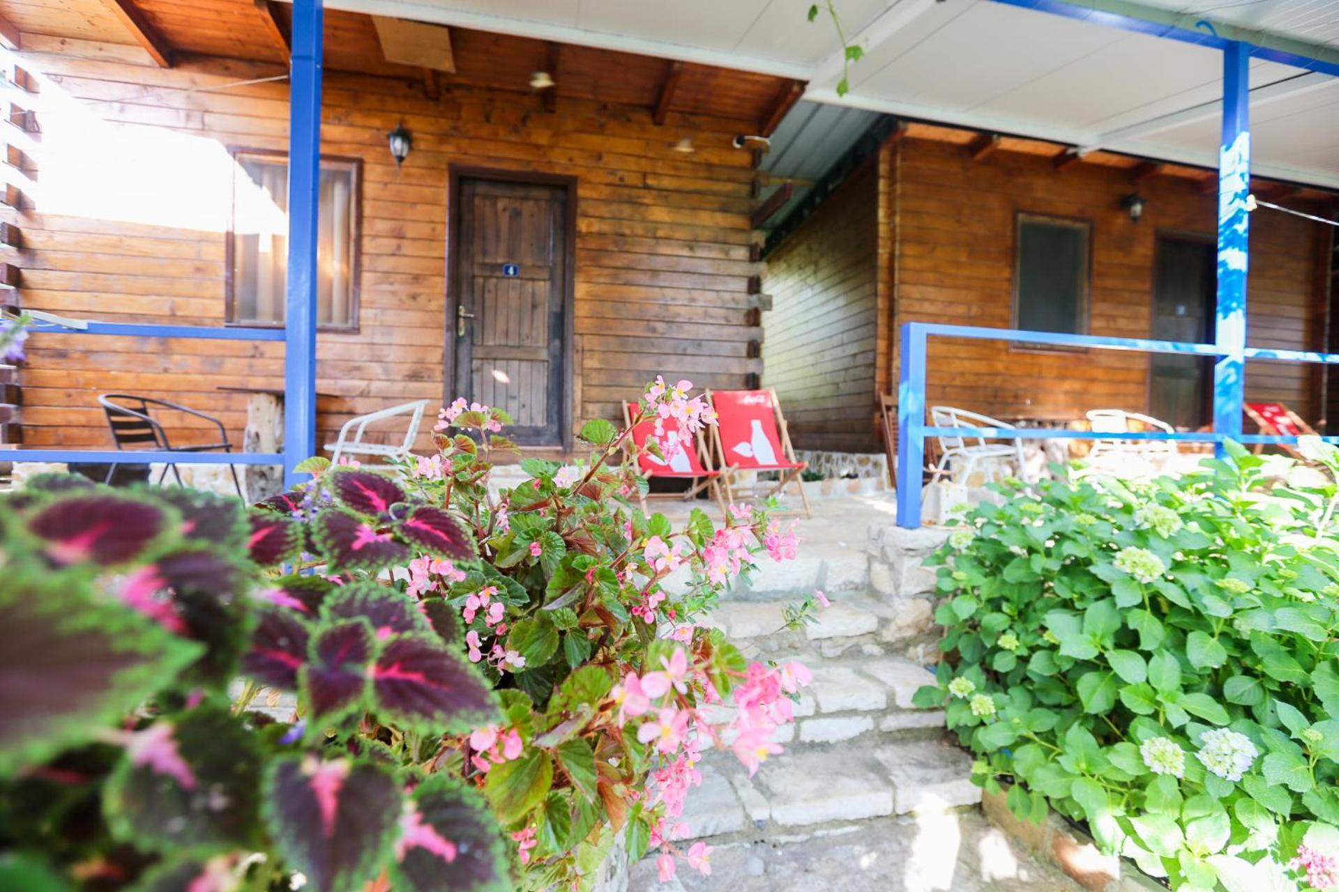 Holiwood Motel Himare Ngoại thất bức ảnh