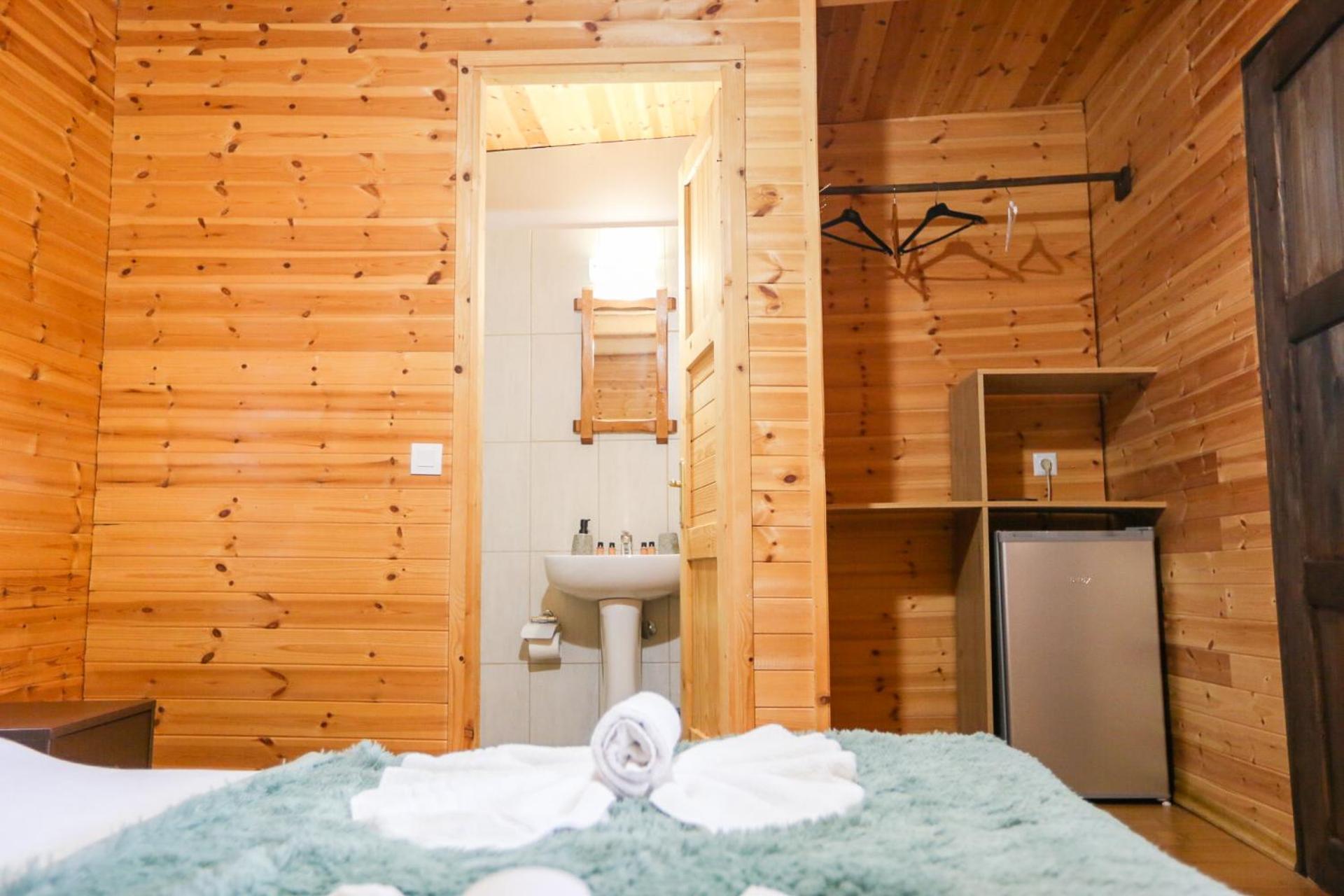 Holiwood Motel Himare Ngoại thất bức ảnh