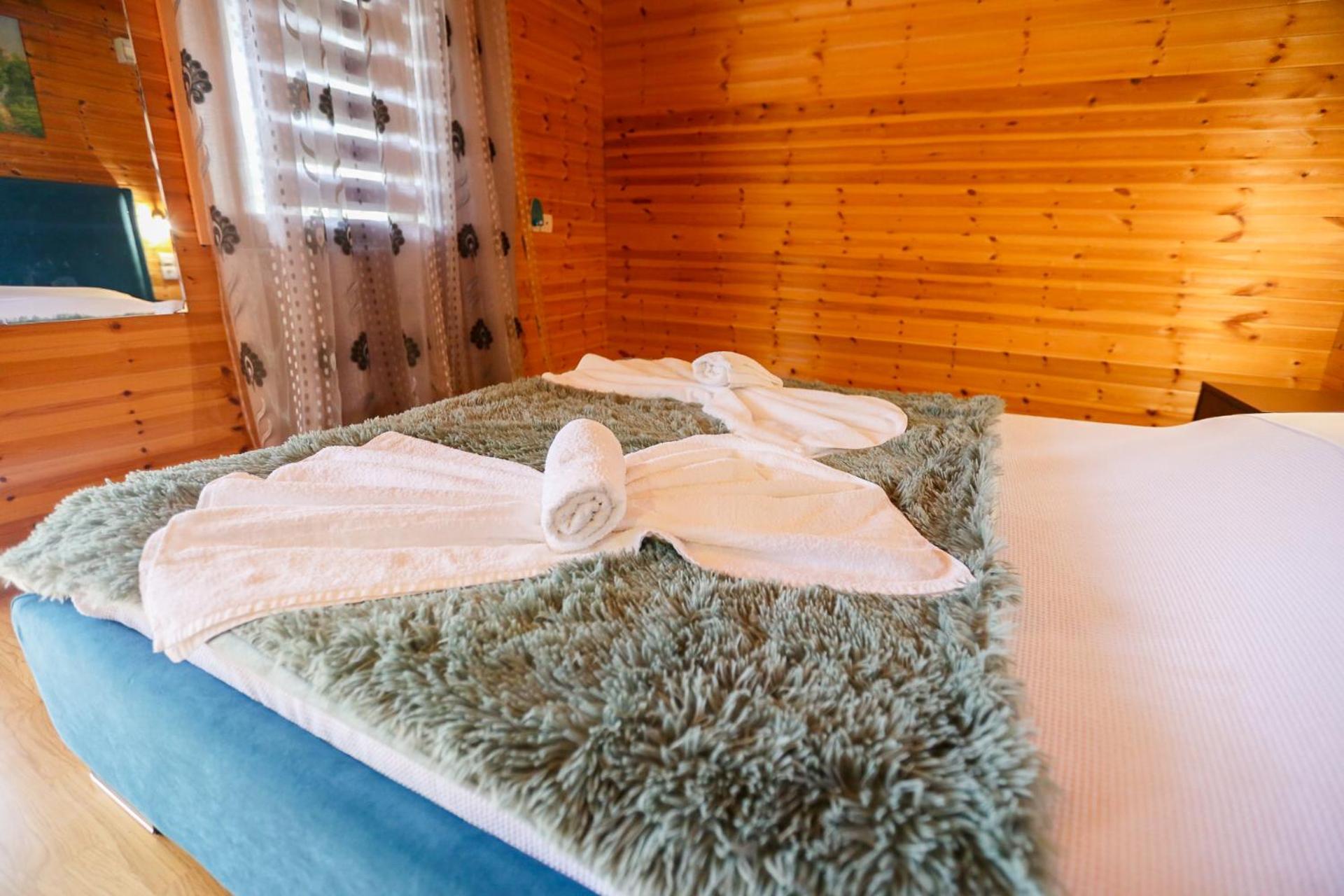 Holiwood Motel Himare Ngoại thất bức ảnh