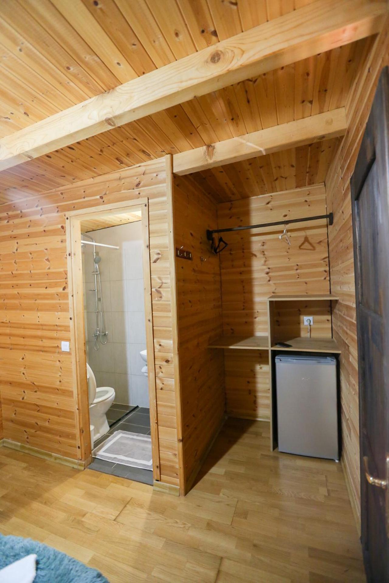 Holiwood Motel Himare Ngoại thất bức ảnh