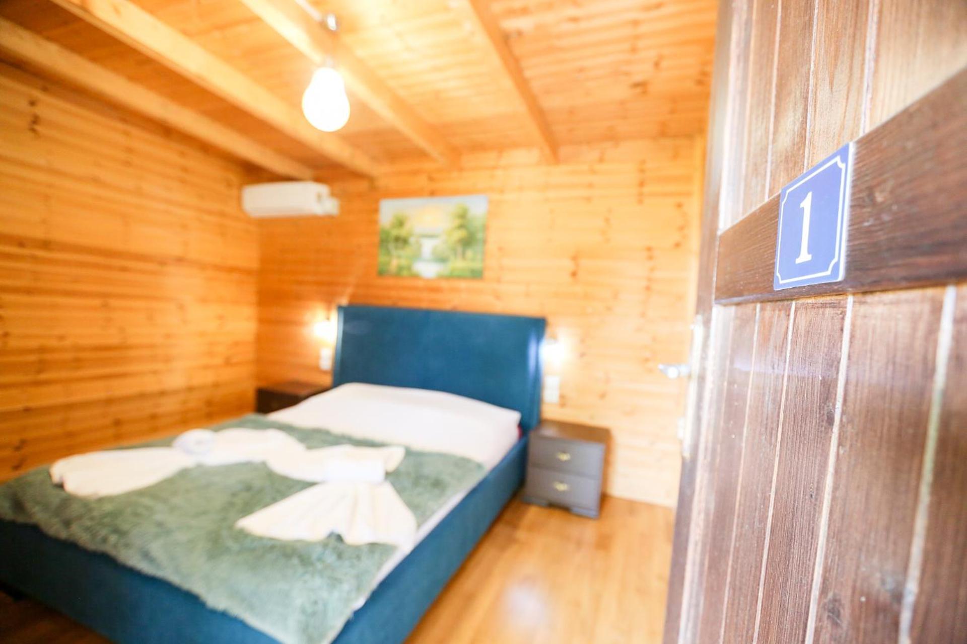 Holiwood Motel Himare Ngoại thất bức ảnh